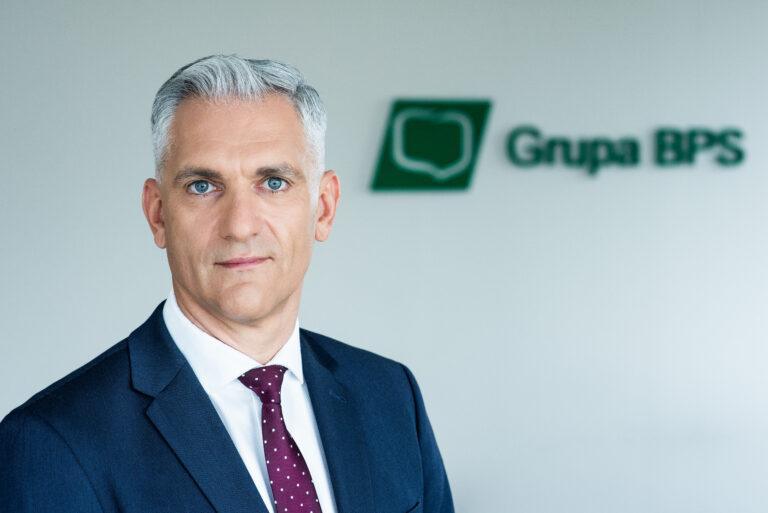 Artur Adamczyk, prezes Banku BPS, wierzy, że centralizacja części usług pozwoli bankom skupić się na rozwoju biznesu i uwolnić drzemiący w nich potencjał. Na razie nie ma jednak mowy o wspólnej aplikacji, czy centralnym systemie IT. Fot. BPS