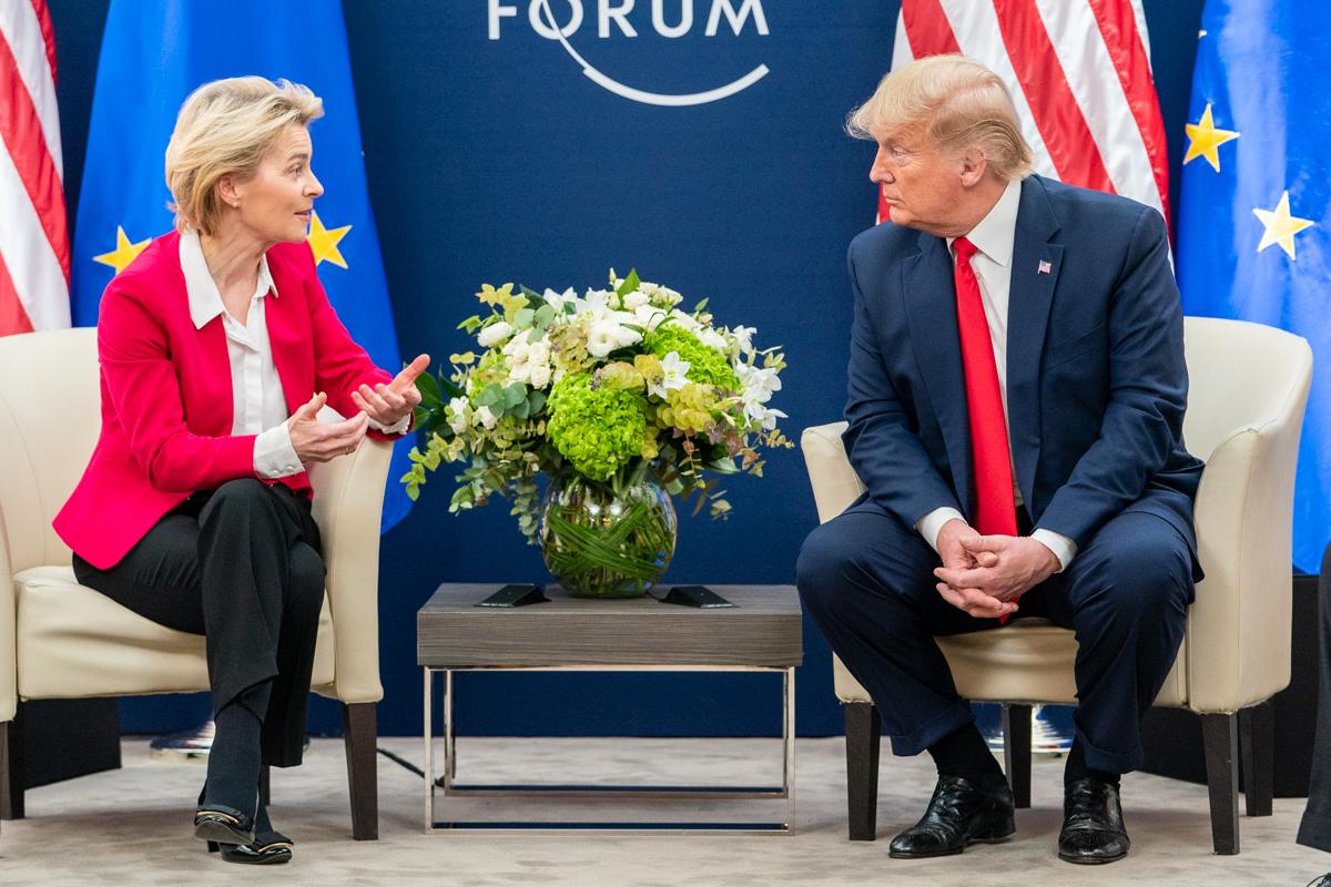 Szefowa KE Ursula von der Leyen i prezydent USA Donald Trump