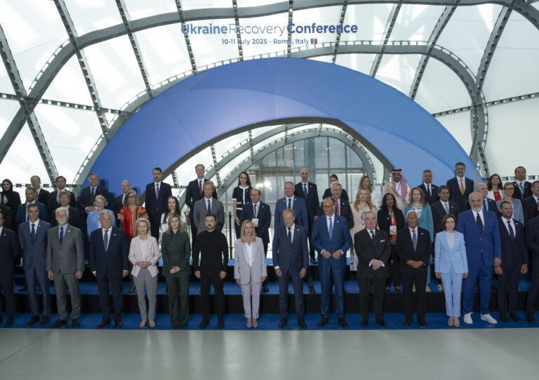Przedstawiciele państw, które chcą wesprzeć Ukrainę w odbudowie; konferencja w Rzymie 10 lipca 2025 roku