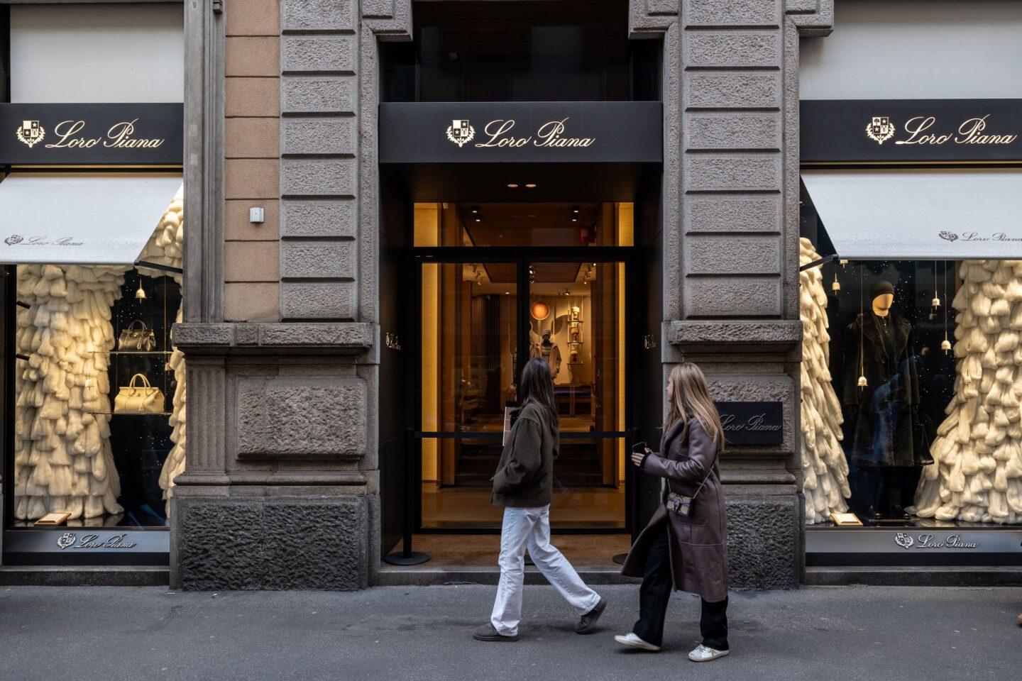 Sklep Loro Piana w Mediolanie na via Monte Napoleone
