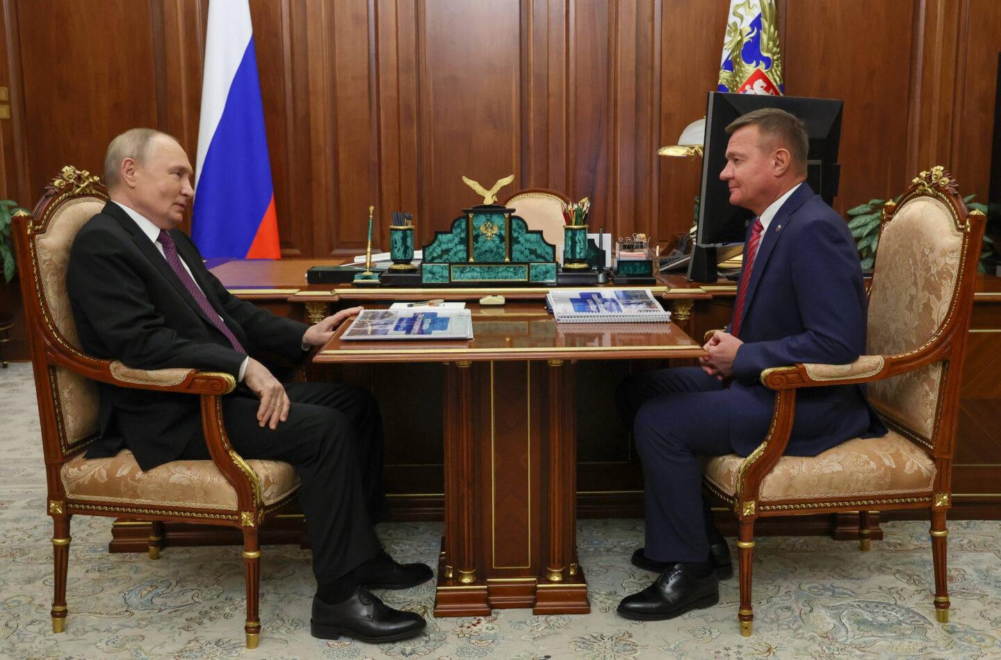 Na zdjęciu: Prezydent Władimir Putin i minister transportu Roman Starowojt