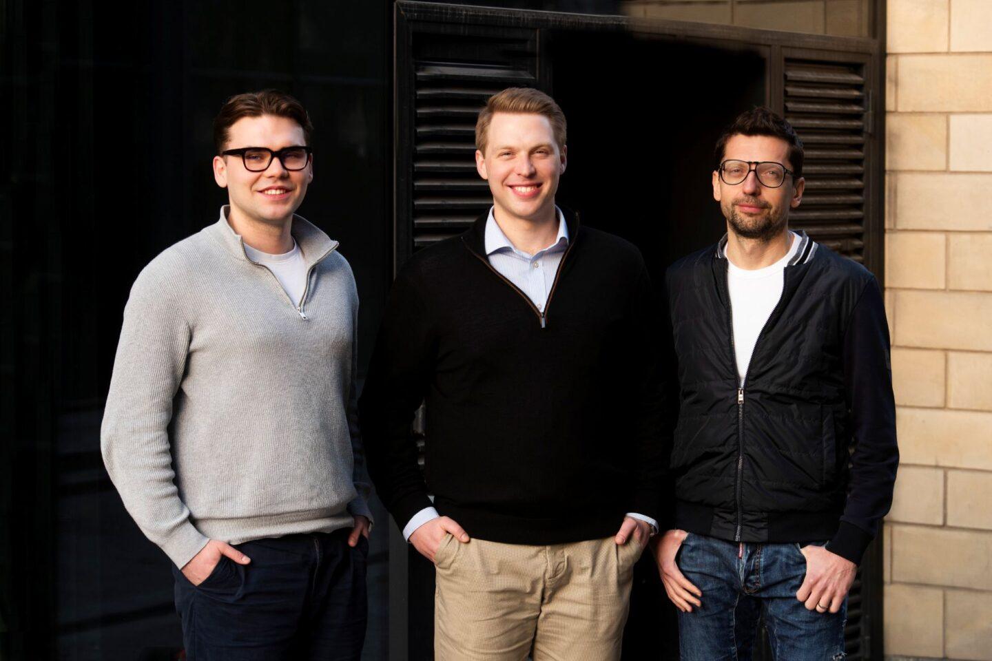 Wojciech Basiński, Tomasz Bachosz, twórcy aplikacji Ona, oraz Dariusz Żuk, założyciel funduszu AIP Seed