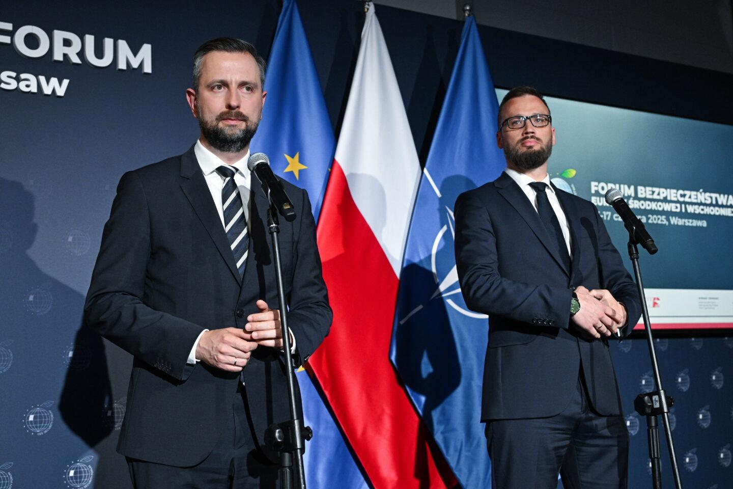 Minister obrony Władysław Kosiniak-Kamysz i jego doradca, Maciej Samsonowicz