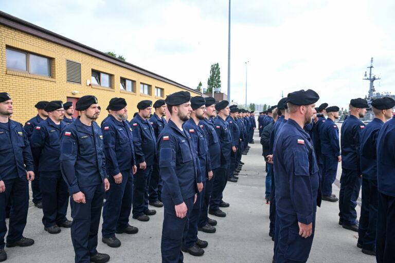 Żeby pływać, trzeba szkolić i mieć na czym szkolić. A Marynarka Wojenna prawie nie ma. I nie planuje mieć.