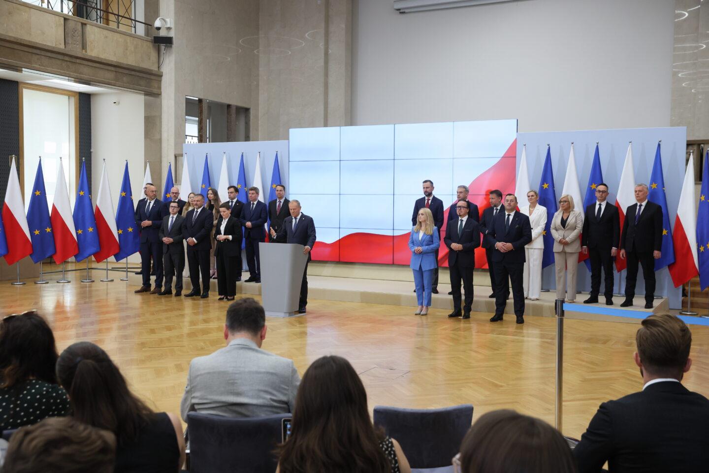 Premier Donald Tusk podczas konferencji prasowej w KPRM w Warszawie, 23 lipca 2025 r. Szef rządu przedstawił szczegóły rekonstrukcji swojego gabinetu.