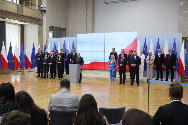 Premier Donald Tusk podczas konferencji prasowej w KPRM w Warszawie, 23 lipca 2025 r. Szef rządu przedstawił szczegóły rekonstrukcji swojego gabinetu.
