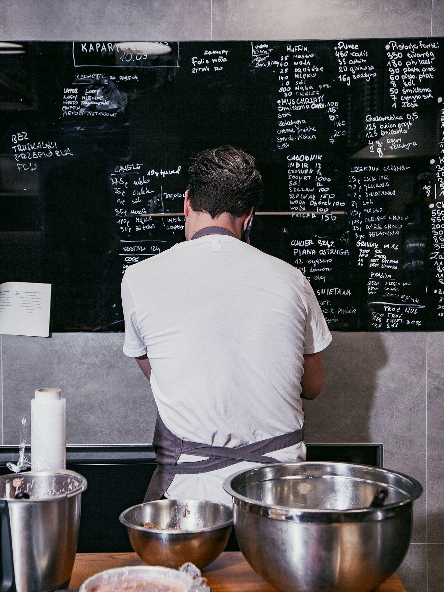 Witek Iwański, szef hub.praga w pracy