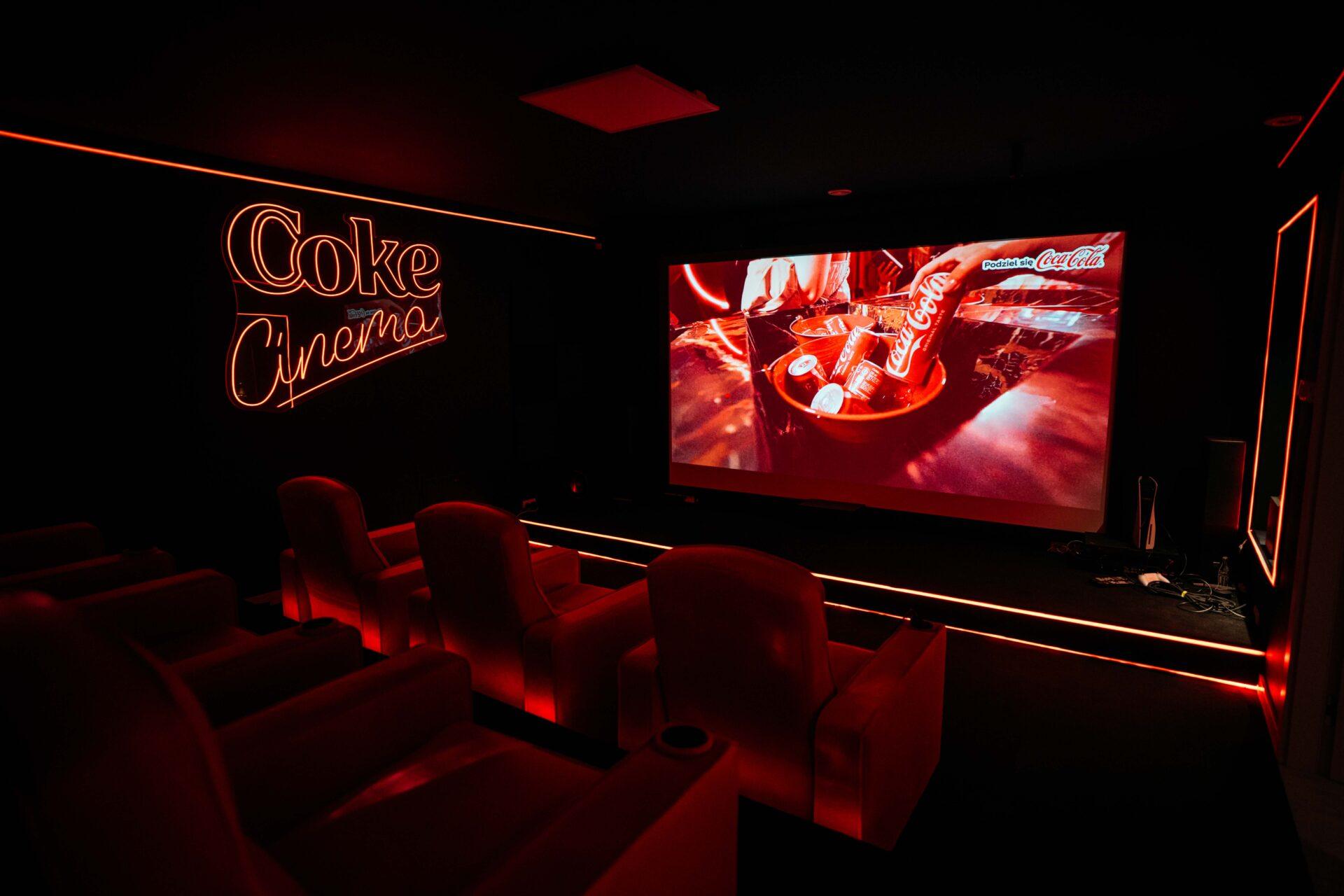 sala kinowa w willi Coca-Cola