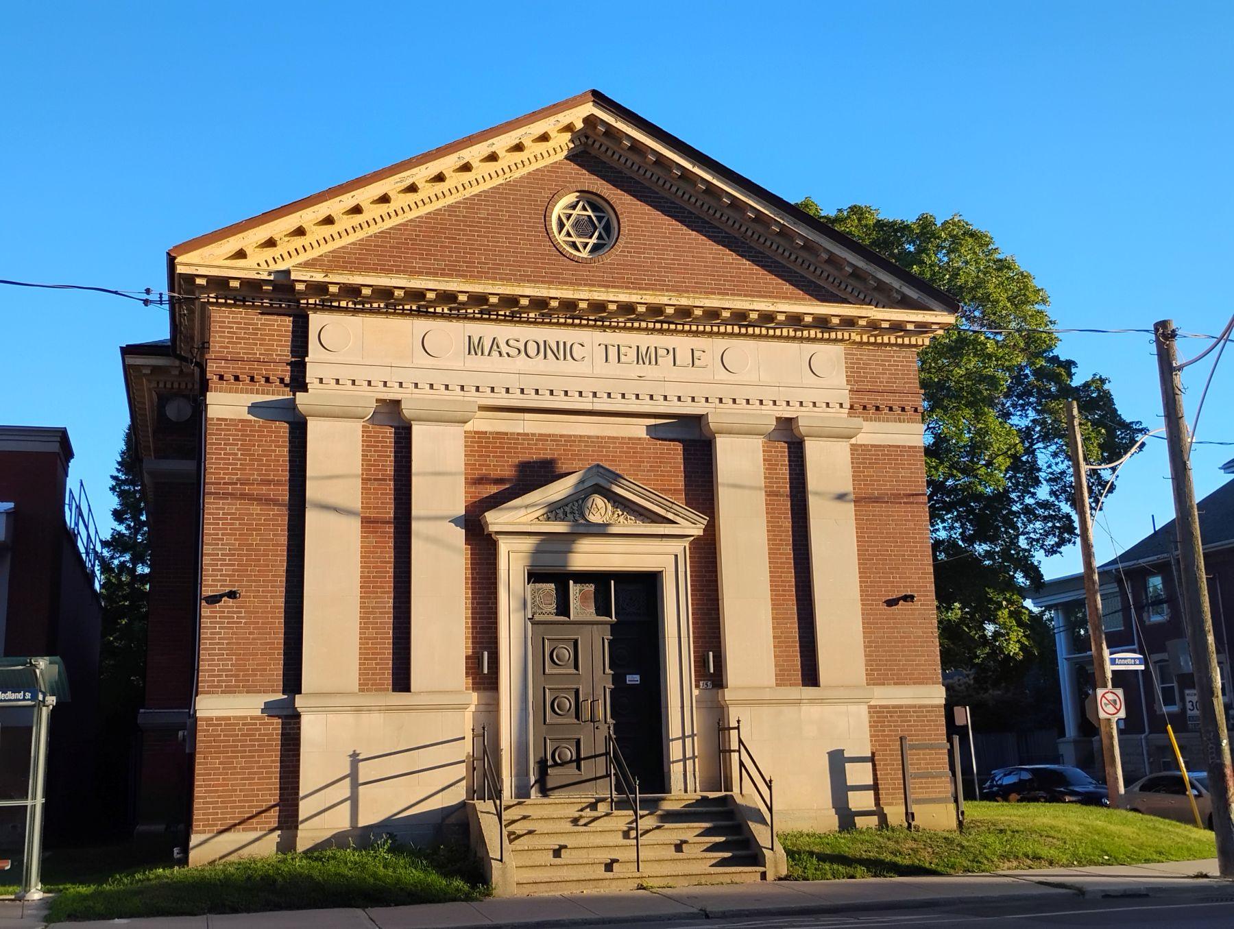 świątynia masońska na Annette Street.