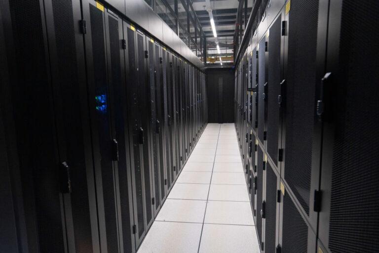 Na zdjęciu serwerownia