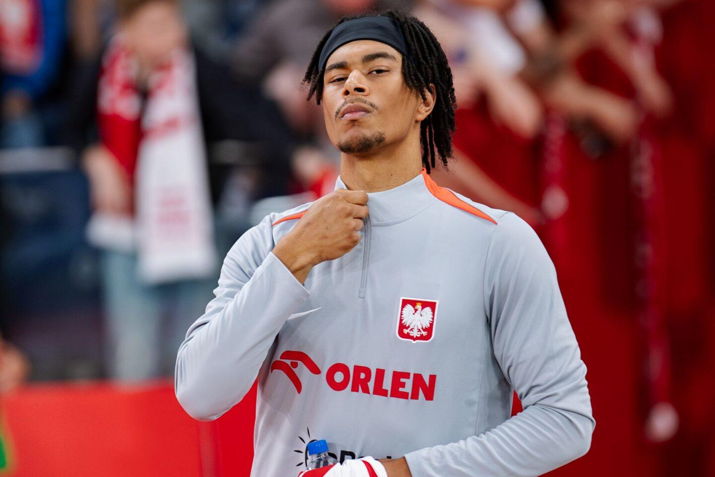 Maxi Oyedele - reprezentant Polski, były pomocnik Legii Warszawa, który przeniósł się do francuskiej Ligue 1. Jego początki w drużynie RC Strasbourg nie należą do udanych.