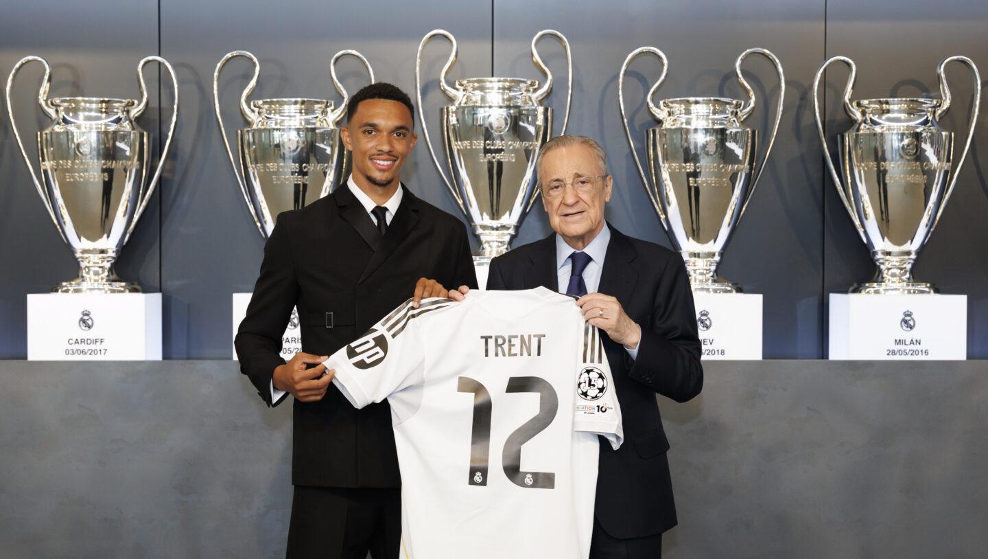 Trent Alexander-Arnold w towarzystwie prezesa Realu Madryt Florentino Péreza podczas prezentacji Anglika jako piłkarza Realu Madryt. Wydarzenie miało miejsce 12 czerwca 2025 roku w centrum treningowym klubu Valdebebas