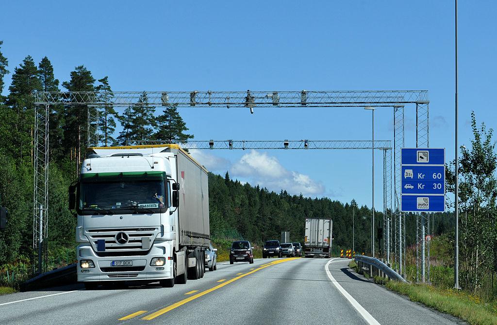 Na zdjęciu pojazdy na autostradzie w Norwegii.