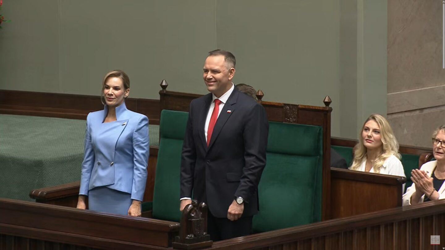 Karol Nawrocki z małżonką podczas posiedzenia Zgromadzenia Narodowego. Fot.: Sejm RP/Youtube
