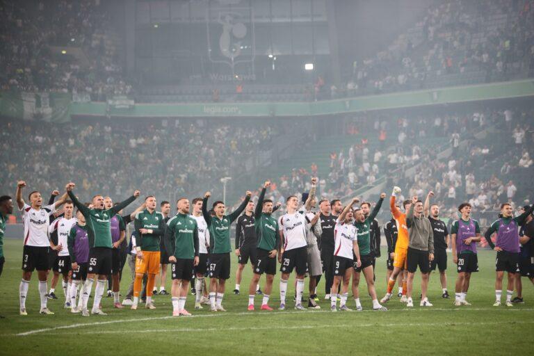 Na zdjęciu: Piłkarze Legii Warszawa po awansie do fazy zasadniczej Ligi Konferencji