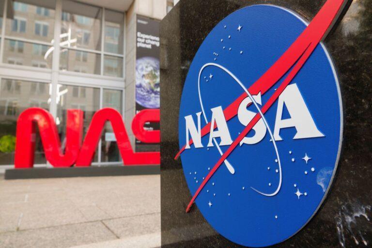Na zdjęciu logo NASA