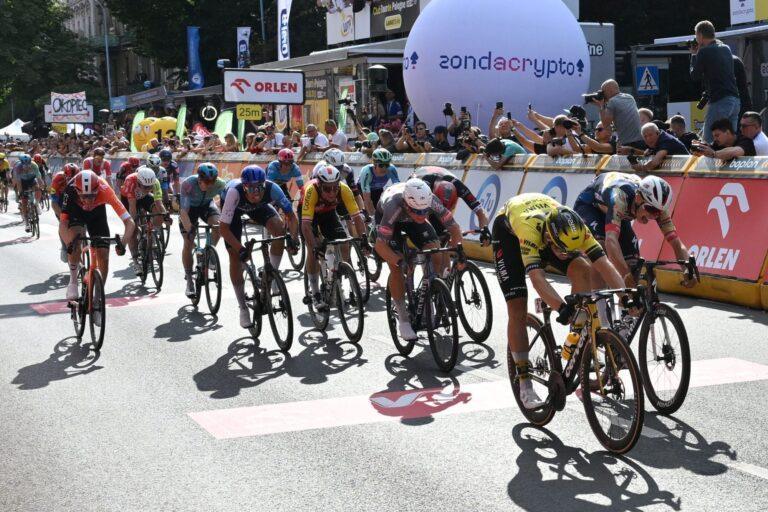 Na zdjęciu: Kolarze na trasie Tour de Pologne