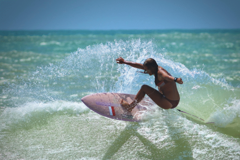 Na zdjęciu surferka Emma Ridolfini