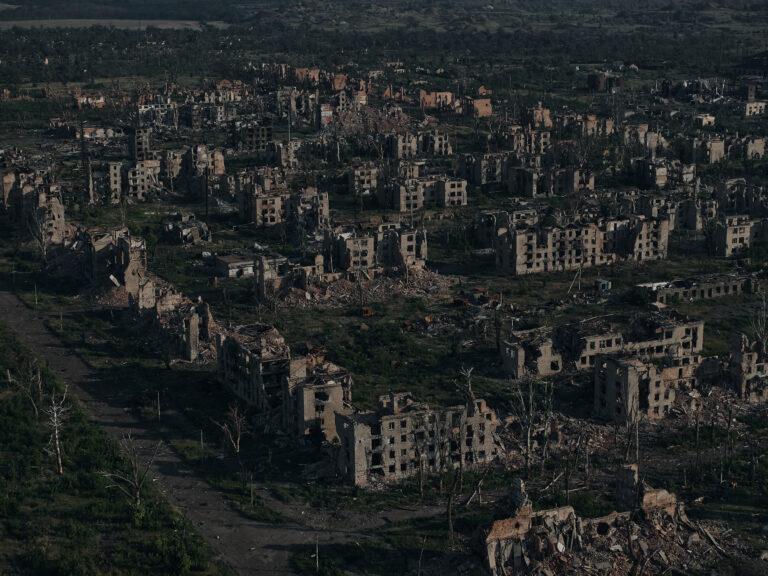 Na zdjęciu zniszczony przez rosyjskie działania wojenne Czasiw Jar w obwodzie donieckim. Rosjanie ogłosili jego „wyzwolenie” 31 lipca 2025 r.