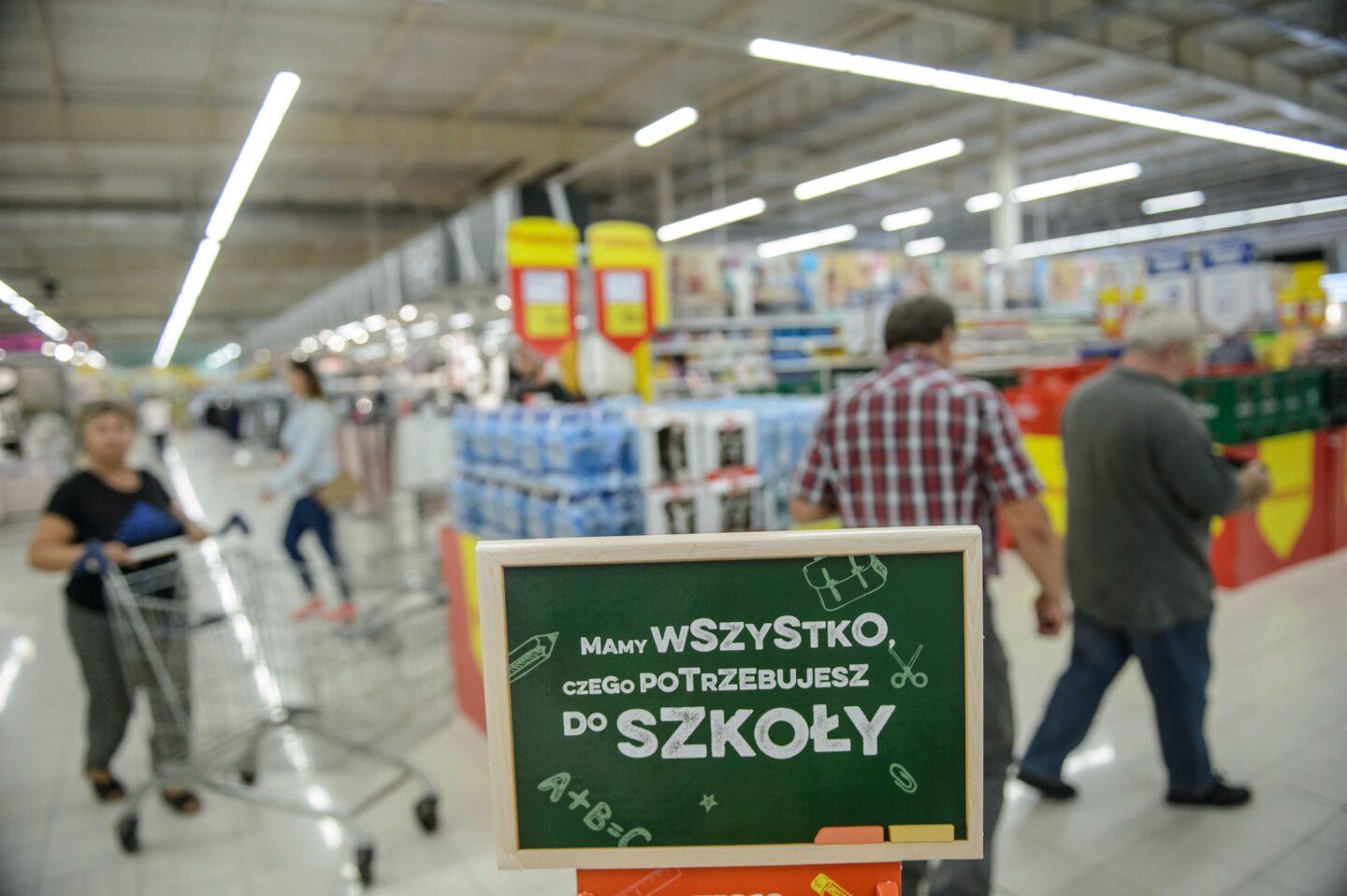 wnętrze supermarketu