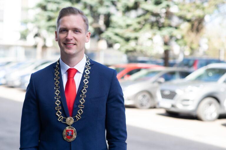 Robert Duchniewicz, litewski polityk z ramienia Partii Socjaldemokratycznej. Od dwóch lat mer rejonu wileńskiego, jego nazwisko padło wśród potencjalnych kandydatów na stanowisko premiera Litwy