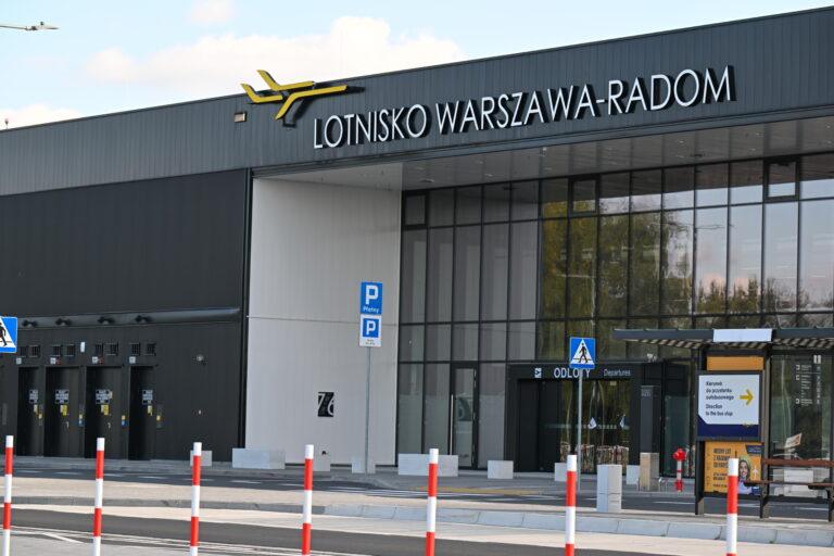 Na zdjęciu terminal lotniska w Radomiu.