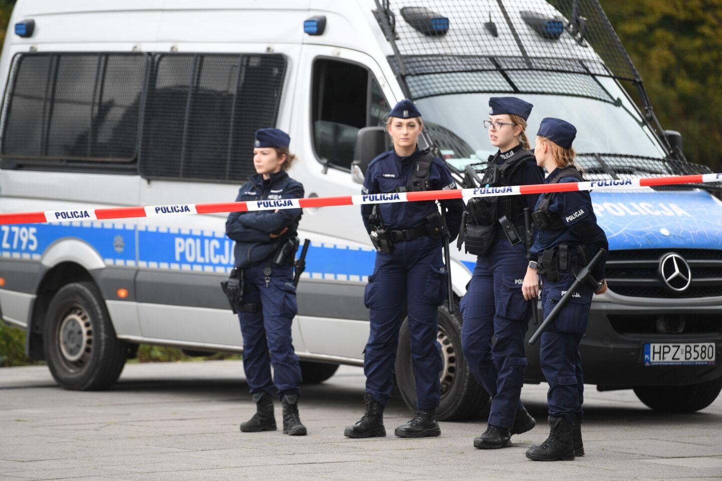 Duża akcja policji przy oczyszczalni ścieków Czajka w Warszawie