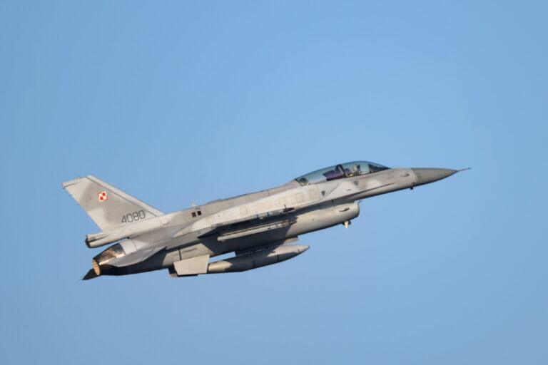 Polskie samoloty F-16 przejdą MLU