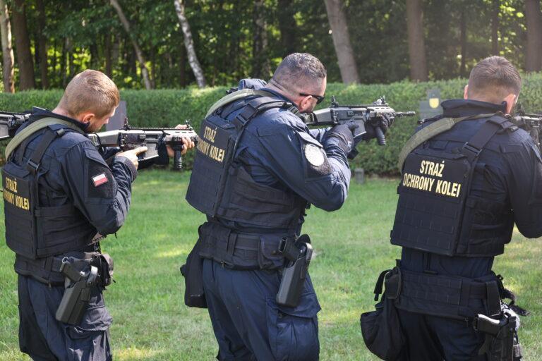 Na zdjęciu funkcjonariusze SOK na strzelnicy