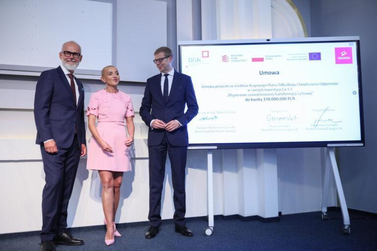 Od lewej: prezes Tauronu Grzegorz Lot; prezes BGK Marta Postuła; wiceprezes zarządu ds. finansów Tauronu Krzysztof Surma