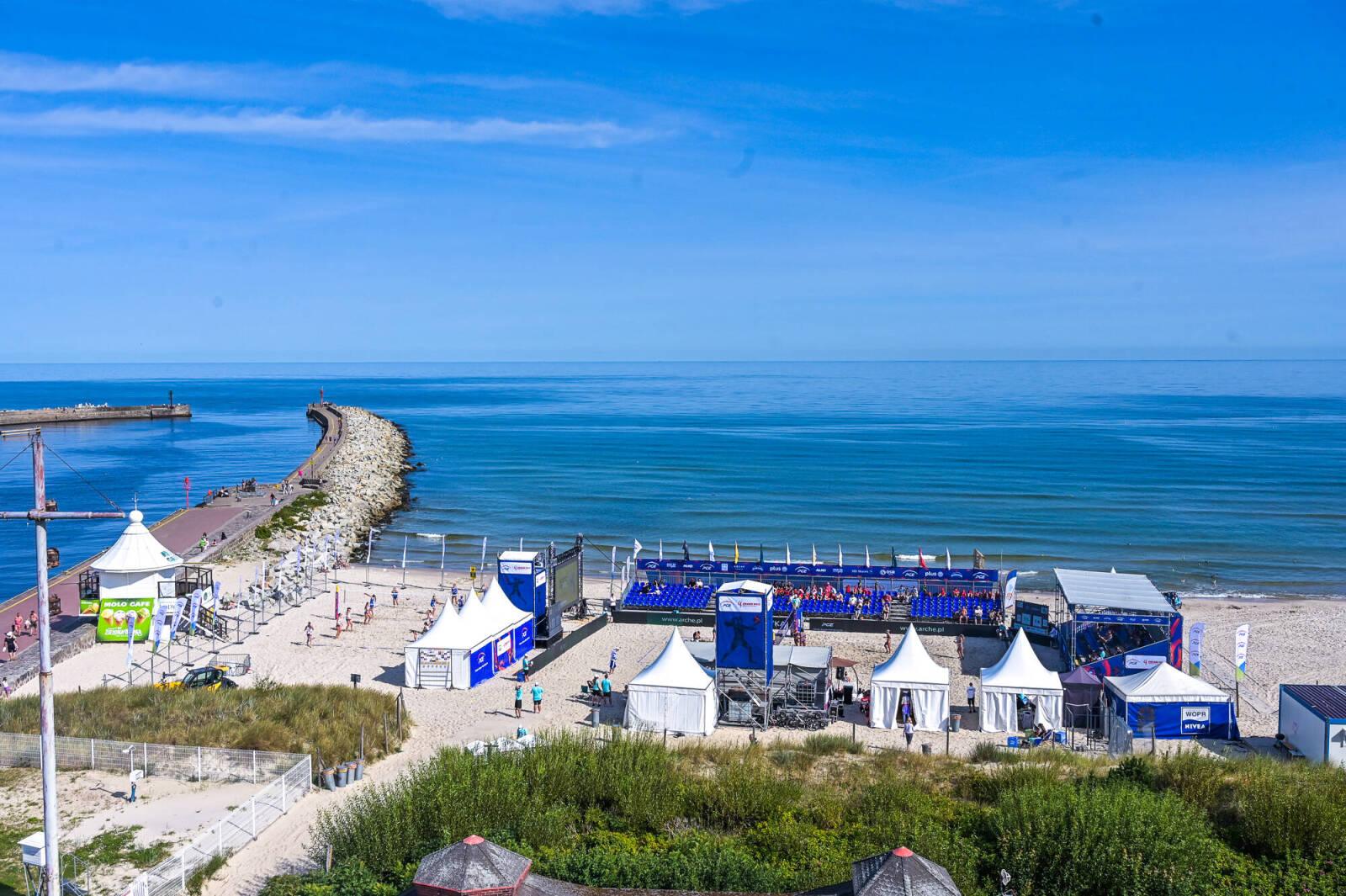 Na zdjęciu stadion w Ustce tuż nad Bałtykiem. To tu drugi raz z rzędu odbędzie się turniej siatkarski Grand Prix PGE
