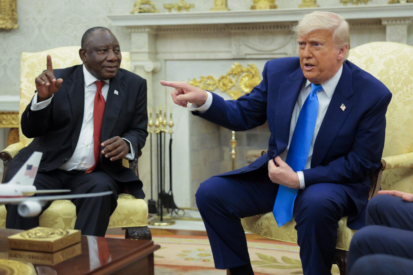 Prezydent USA Donald Trump (z prawej) na spotkaniu z prezydentem RPA Cyrilem Ramaphosą