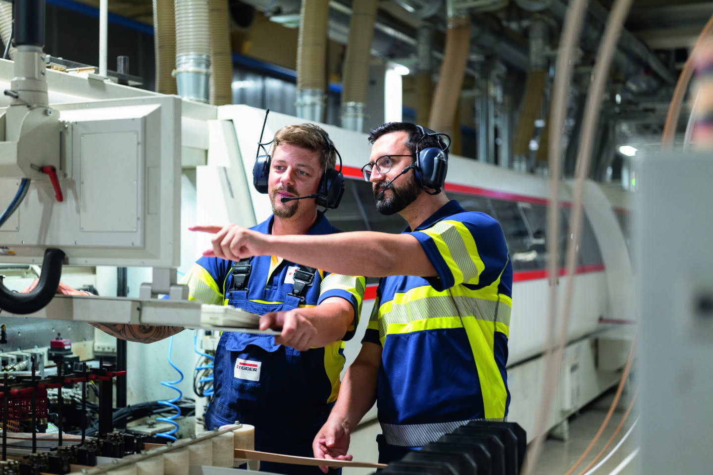 W polskich zakładach przemysłu drzewnego powstają setki tysięcy ton pyłu drzewnego rocznie. Często jest traktowany jak kłopotliwy odpad, a jego zagospodarowanie obciąża firmy. A mógłby zostać wykorzystany jako paliwo w nowoczesnych instalacjach. Źródło: mat. prasowe Egger