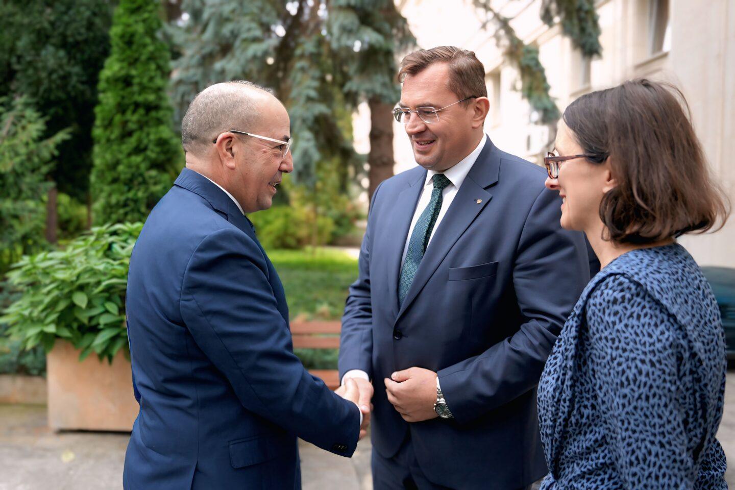 Minister Stefan Krajewski wita ministra rolnictwa, rybołówstwa, rozwoju wsi, wody i lasów, Ahmeda El Bouar