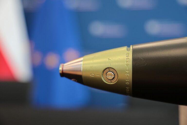 Na zdjęciu: Pocisk 155 mm