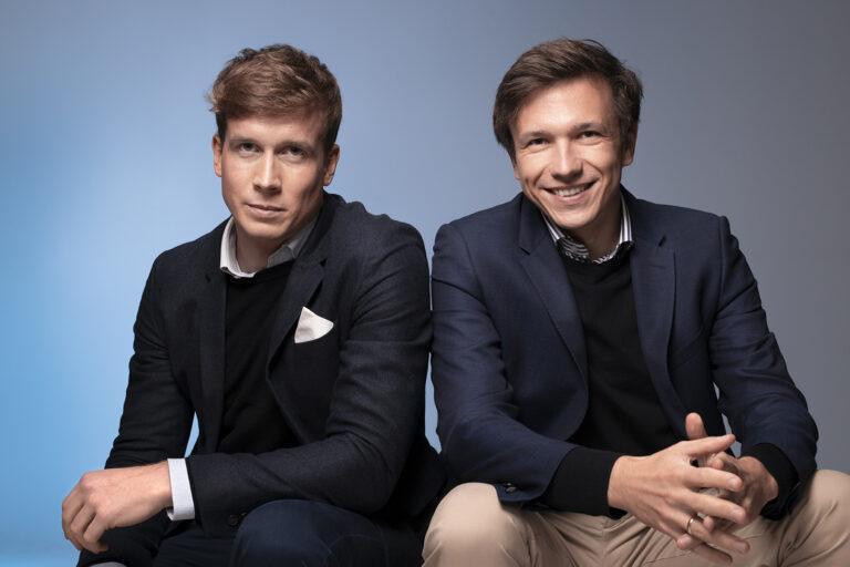 Stanisław Kastory (z lewej) i Mikołaj Firlej to twórcy funduszy Expeditions. Drugi fundusz ich dzieła ma zainwestować w startupy (głównie obronne) 150 mln euro