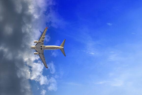 Gęściej na polskim niebie, a opóźnienia samolotów coraz mniejsze