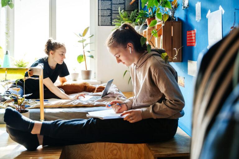 Mieszkanie czy akademik? Gdzie i za ile będą mieszkać studenci w nowym roku akademickim