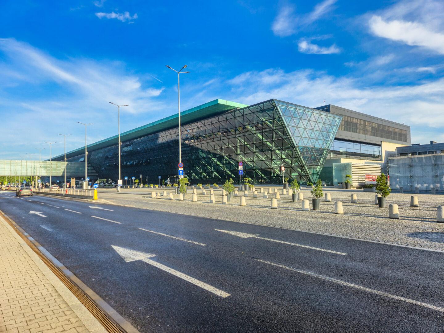 Na zdjęciu terminal pasażerski Kraków Airport.