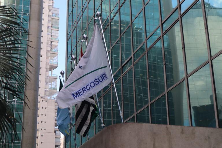 Komisja Europejska przyjęła umowę handlową z blokiem państw Ameryki Południowej, Mercosur. Zaproponowała porozumienie tymczasowe, które będzie obowiązywać do czasu ratyfikowania całościowej umowy przez parlamenty narodowe. Wejdzie ono w życie po zgodzie PE oraz 15 państw członkowskich UE./fot. gettyimages