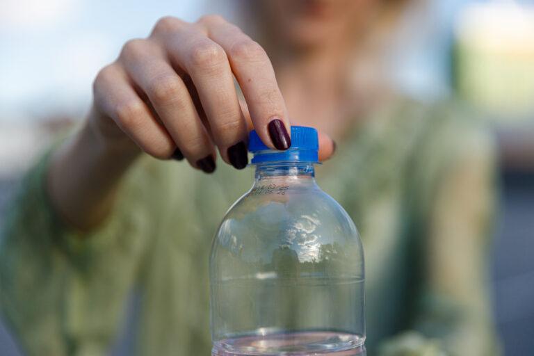 Kluczową rolę, obok operatorów, producentów i sklepów, odegrają w procesie wdrażania systemu kaucyjnego, również dostawcy usług, logistycznych, technologicznych i związanych z gospodarką odpadami./fot. gettyimages