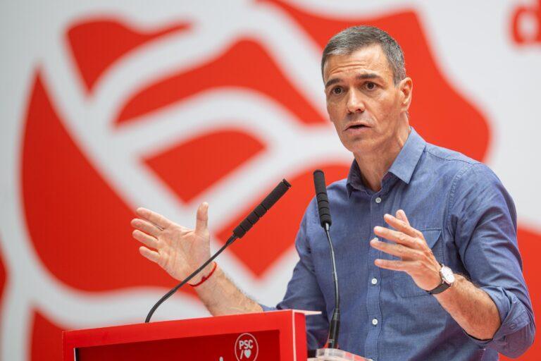 Premier Pedro Sánchez przemawia podczas „Fiesta de la Rosa” organizowanej przez PSC, 21 września 2025 r.