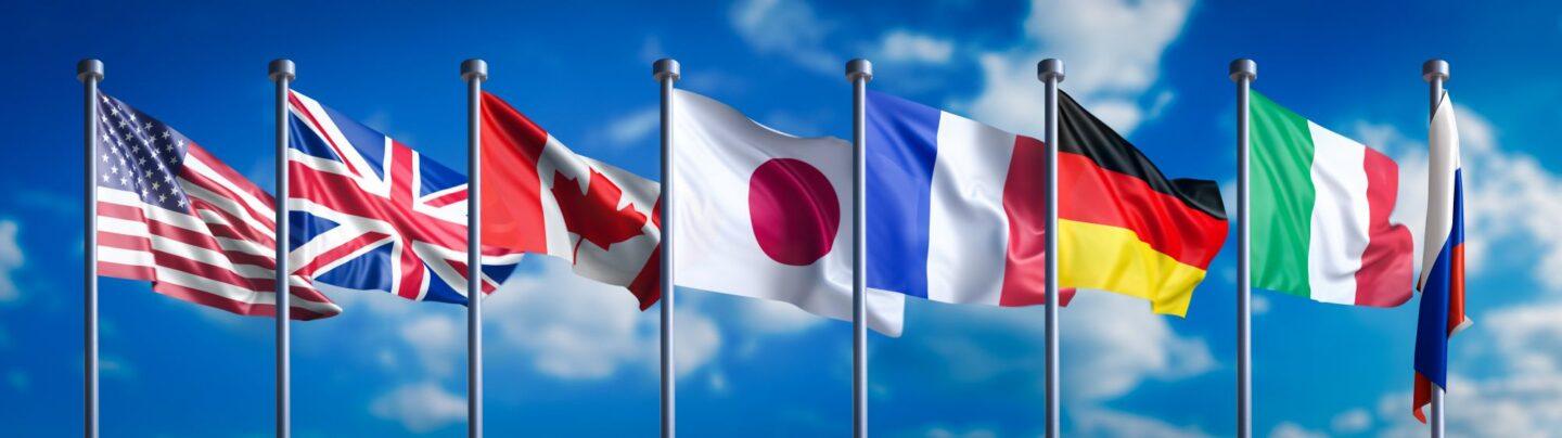 Flaga: USA, Wielkiej Brytanii, Kanady, Japonii, Francji, Niemiec, Włoch.