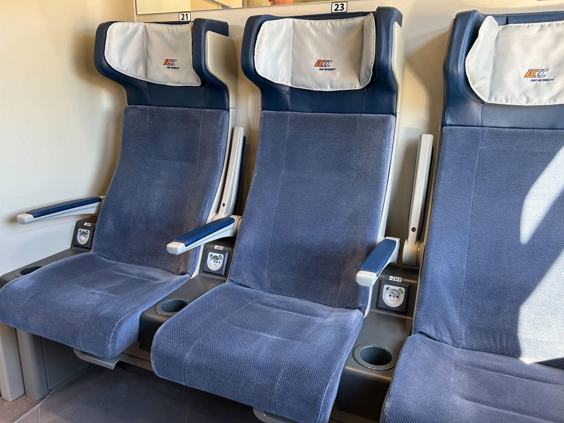 Na zdjęciu: Wnętrze wagonu dla PKP Intercity