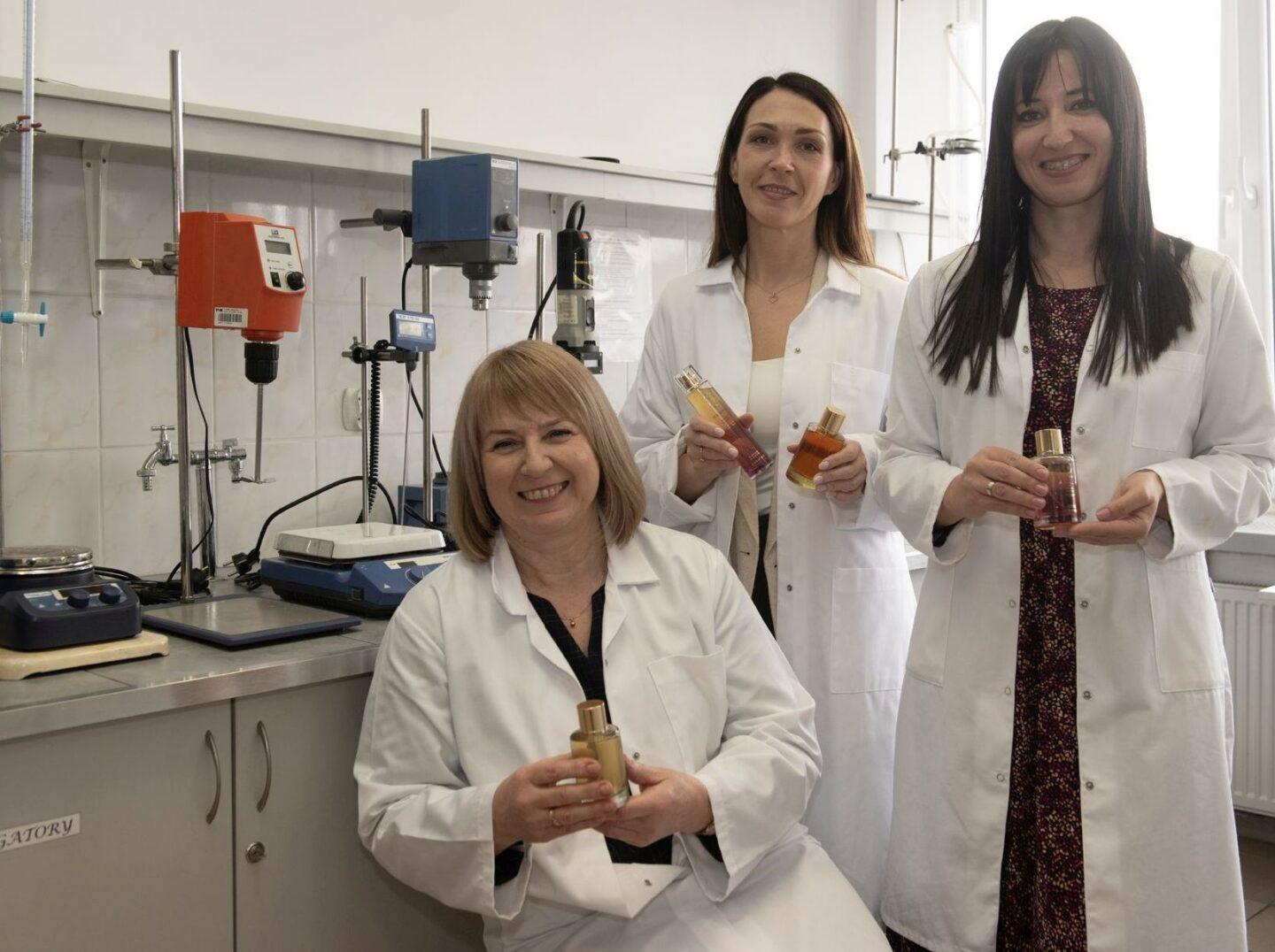 perfumy nanoemulsja nanoperfumy Politechnika Krakowska badania komercjalizacja