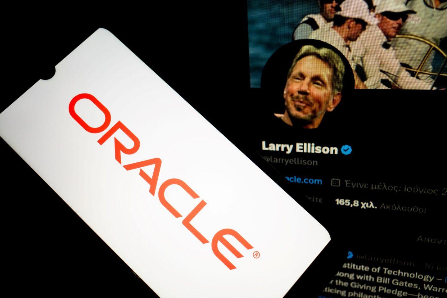 Logo Oracle na tle zrzutu ekranu z profilem współzałożyciela spółki Larry'ego Ellisona na portalu X