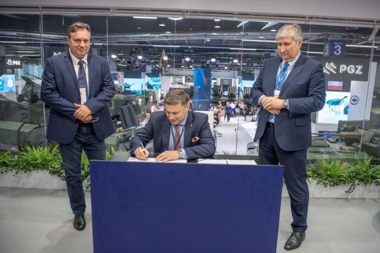 Na zdjęciu przedstawiciele firm Grenevia i PGZ