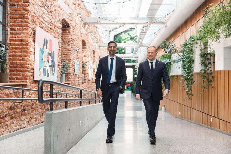 Sundar Pitchai, szef Google`a i Donald Tusk, premier Polski, podczas lutowego spotkania w Warszawie. Premier obiecywał zwiększenie zaangażowania amerykańskiego giganta technologicznego