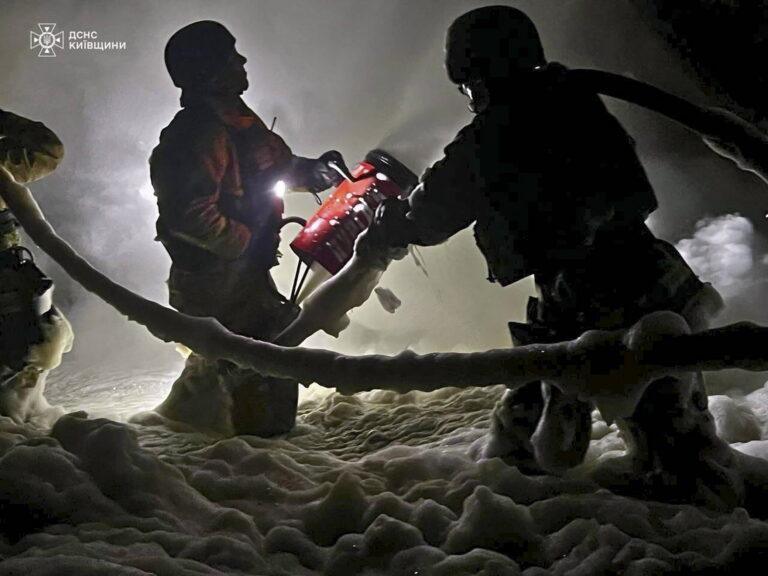 Na zdjęciu: Ukraińscy strażacy