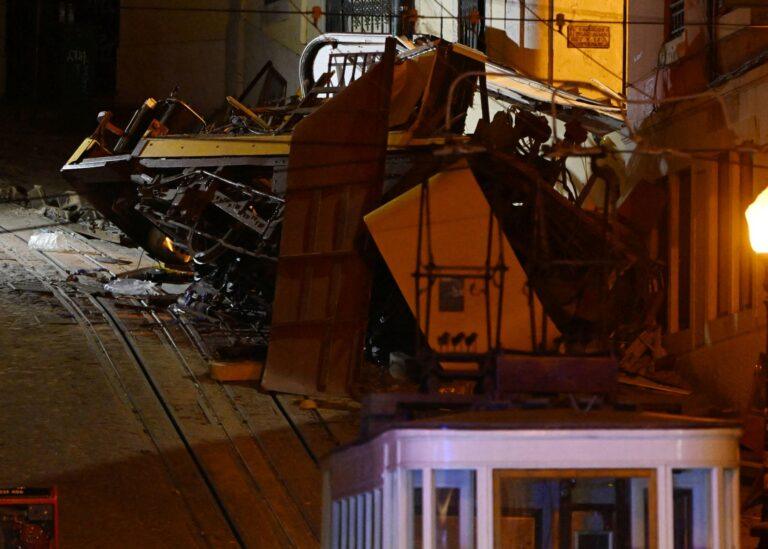 Na zdjęciu: Wypadek kolejki linowej w Lizbonie